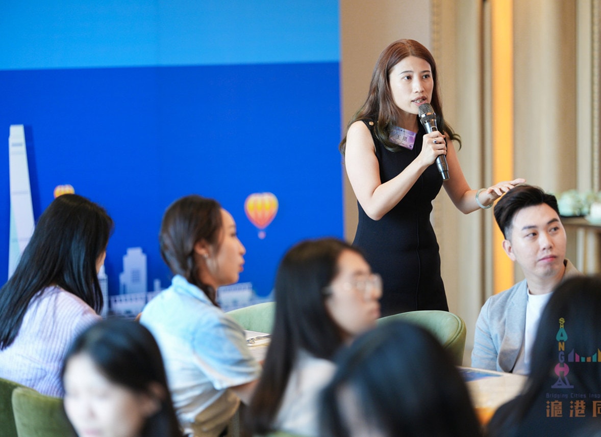 學院代表在滬港交流活動上分享AI新媒體經驗
